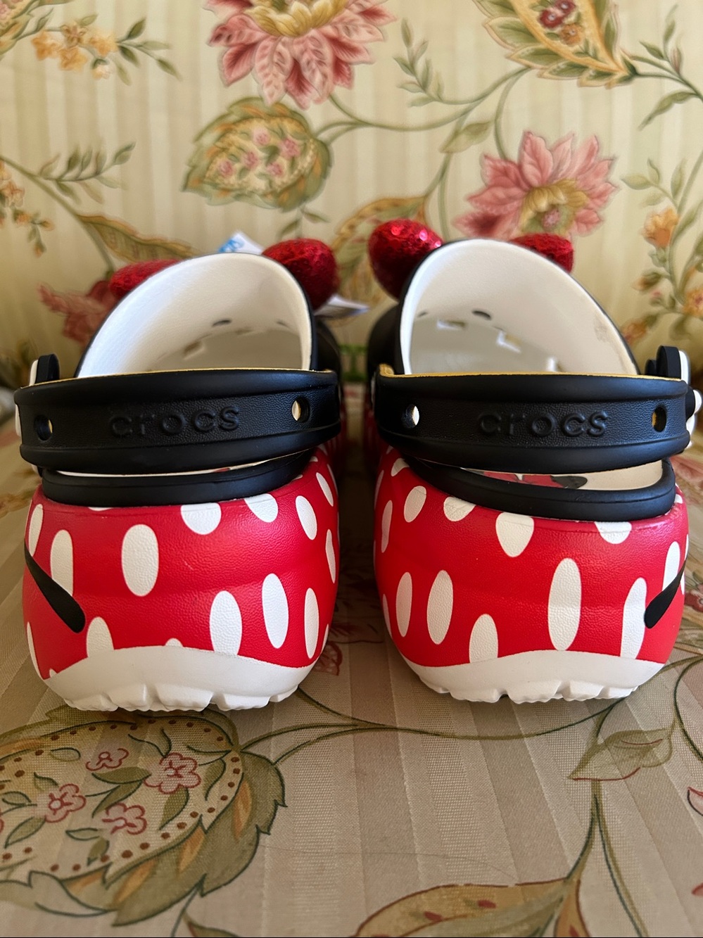 Minnie Mouse Disney Crocs NEW - Picture 4 of 9